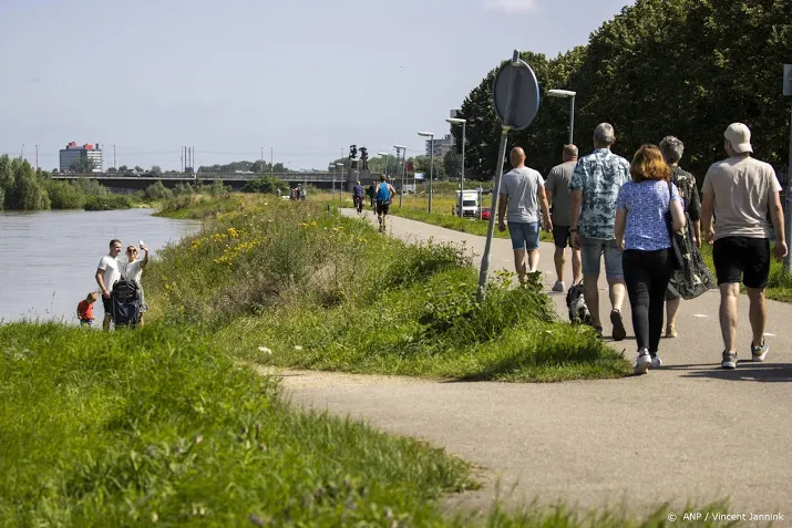waterpeil maas zakt in zuid limburg