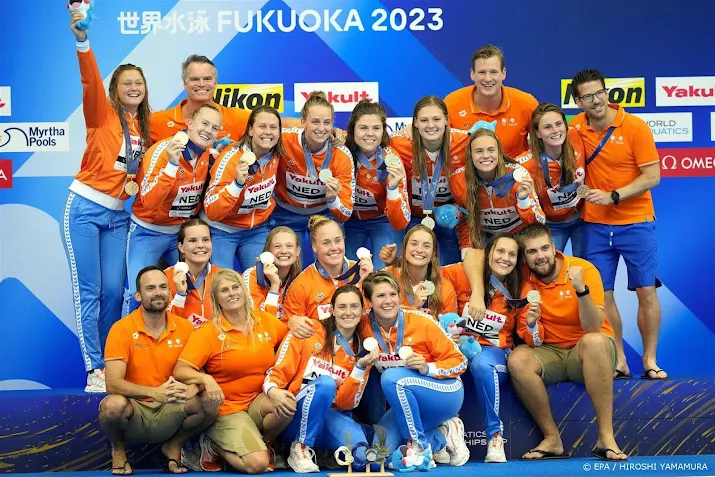 waterpoloster van der sloot kroon op ons werk gezet