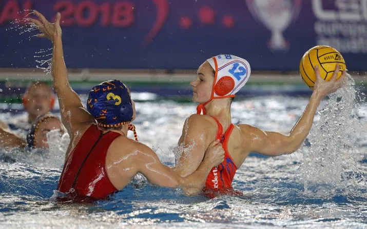 waterpolosters halen opnieuw hard uit