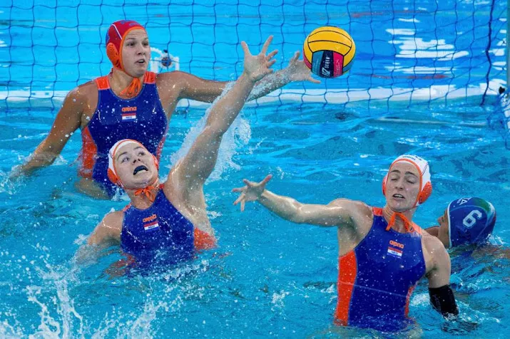 waterpolosters naar derde ek finale op rij