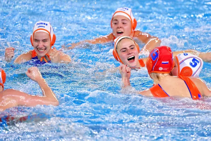 waterpolosters sluiten groepsfase spelen af met derde zege