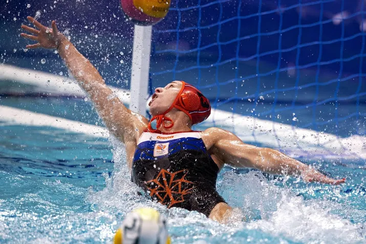 waterpolosters sluiten spelen af op zesde plaats