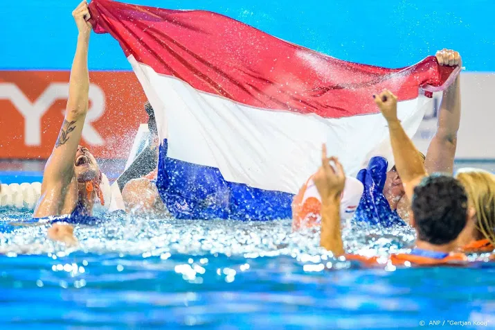 waterpolosters strijden voor belangrijke finaleplek ek