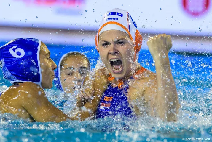 waterpolosters verslaan spanje