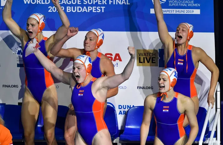 waterpolosters winnen laatste oefenduel