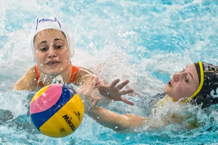 waterpolosters zonder aanvoerster genee