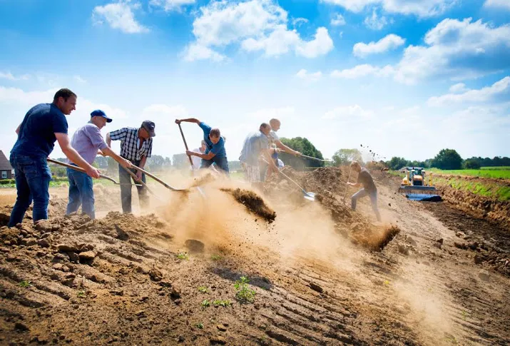 waterschap buigt voor verzet dorpje om dijk