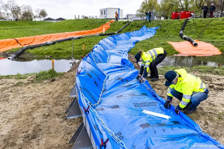 waterschap test alternatieven voor zandzakken tegen hoogwater