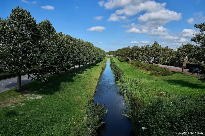 waterschap verlaagt waterpeil om verwachte hevige buien