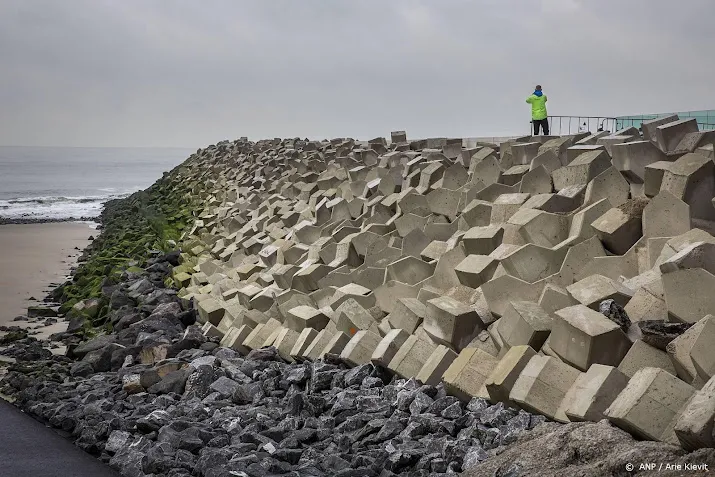 waterschappen druk met stormschade geen problemen bij dijken