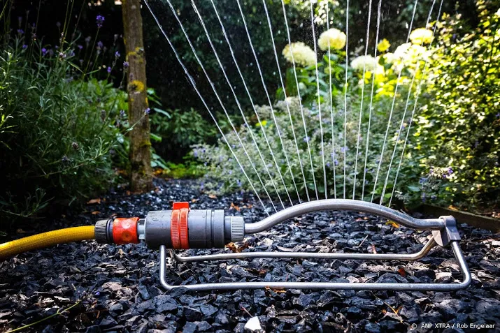 waterschappen en vitens bestrijden droogte