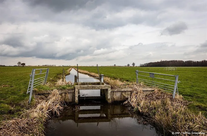 waterschappen pompen volop om water weg te krijgen