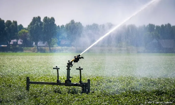 waterschappen stellen eerste sproeiverboden in