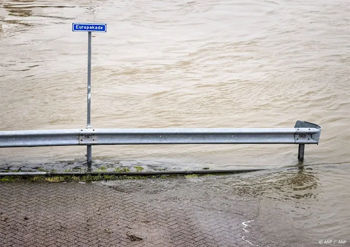 waterstand grote rivieren stijgt snel schap neemt maatregelen