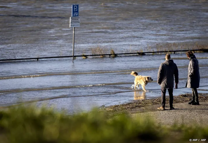 waterstand in grote rivieren stijgt begin januari weer