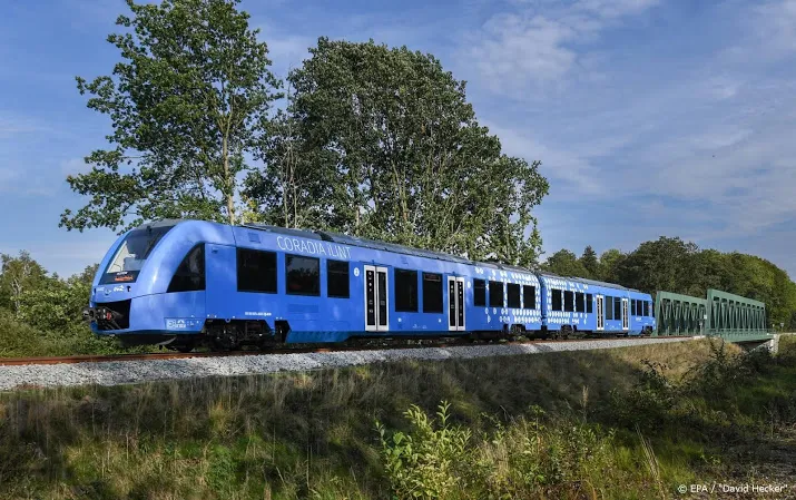 waterstoftrein tussen groningen en leeuwarden