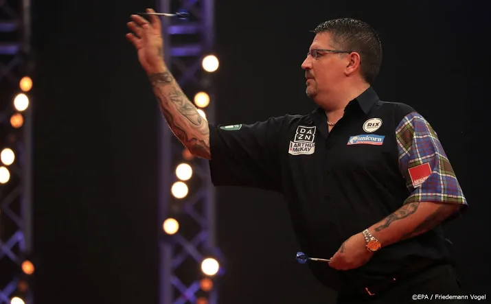 wattimena buigt voor anderson op wk darts