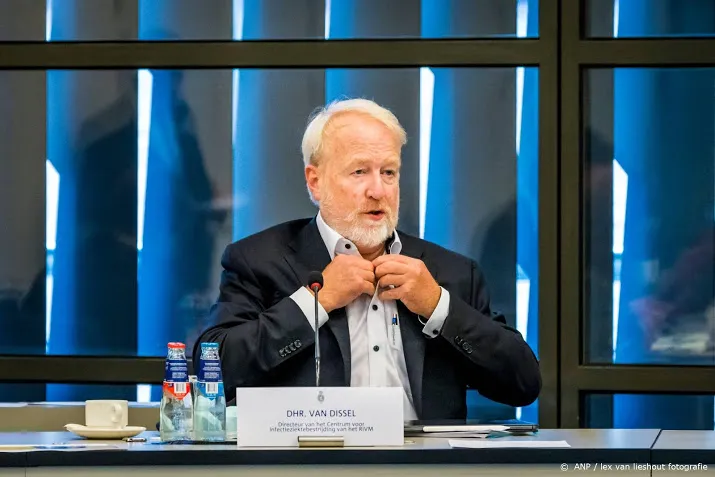 weekcijfers rivm aantal nieuwe coronagevallen daalt licht