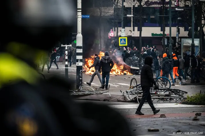 weer aanhoudingen voor opruiende berichten op social media