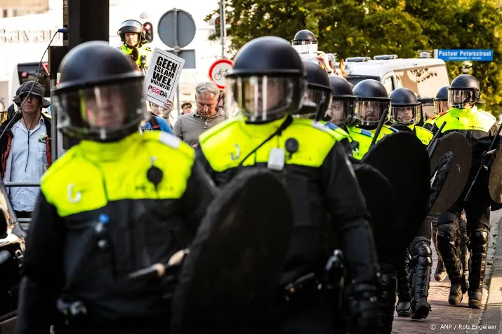 weer drie aanhoudingen na rellen rond pegida