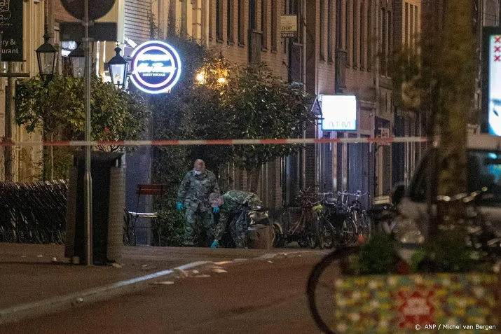 weer handgranaat in amsterdamse spuistraat