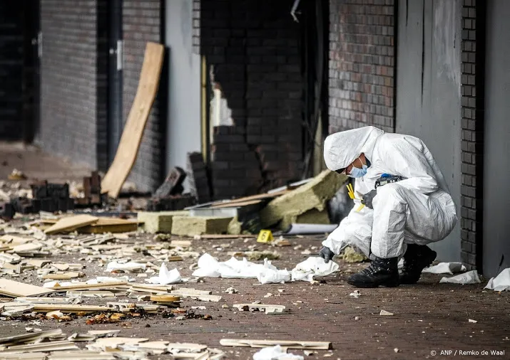 weer mogelijk explosief gevonden bij poolse supermarkt beverwijk