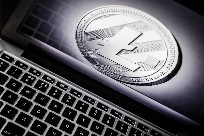 weer nobelprijswinnaar kritisch op bitcoin
