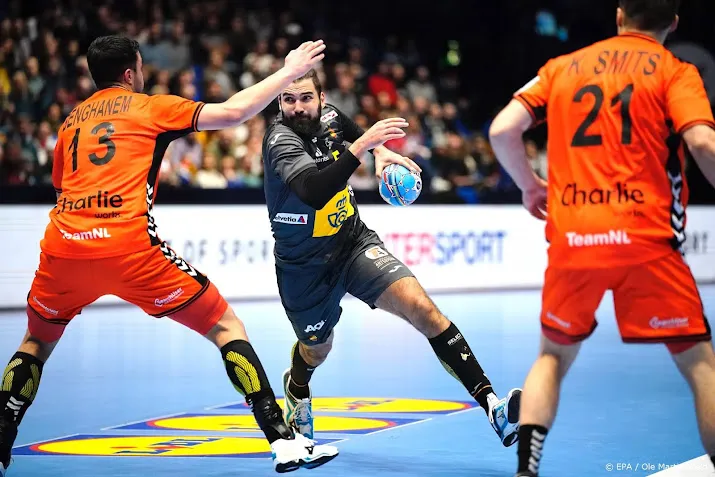 weer vier coronabesmettingen bij handballers onder wie topscorer