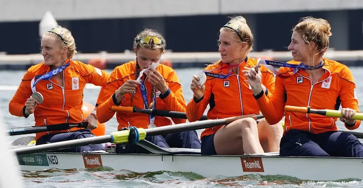 weerbare roeisters vier zonder doen toch iets goed met zilver