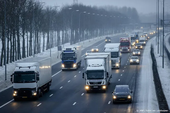weeronline verraderlijk glad door ijzel en sneeuw