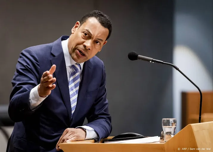 weerwind wil dat advocaten meebetalen aan sociale advocatuur