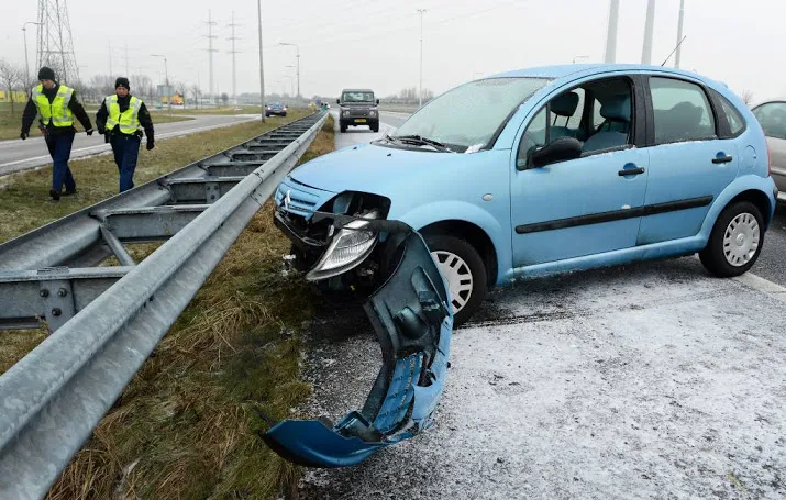 wegen weer plaatselijk erg glad