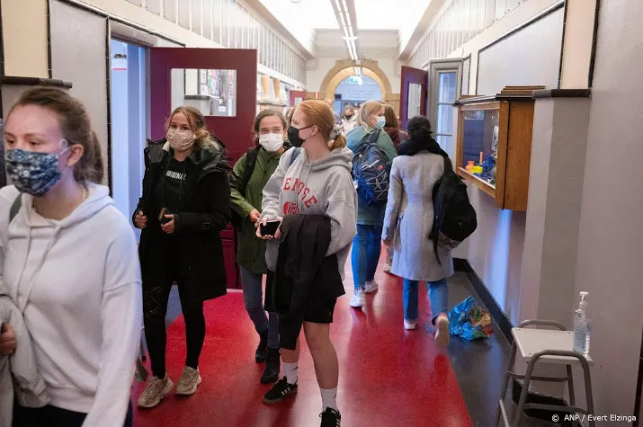 weinig gemor op middelbare scholen over mondkapje