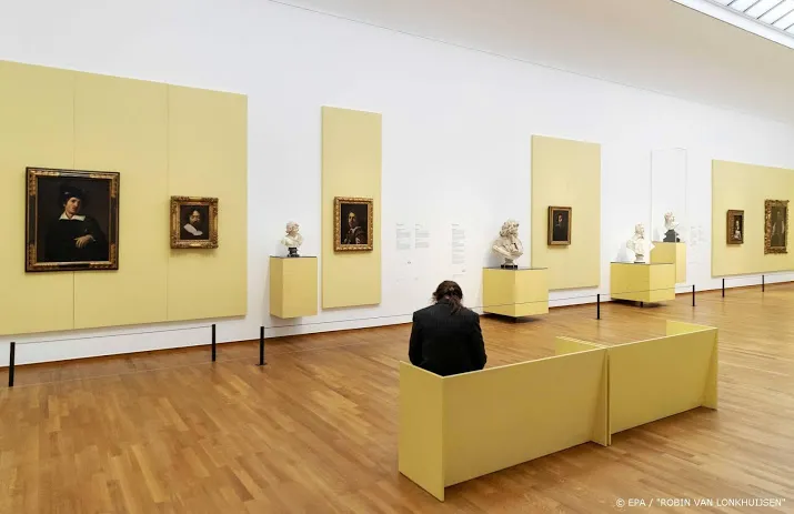 weinig vergistoeristen bij rijksmuseum