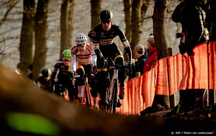 wereldbeker veldrijden breidt uit naar veertien crossen