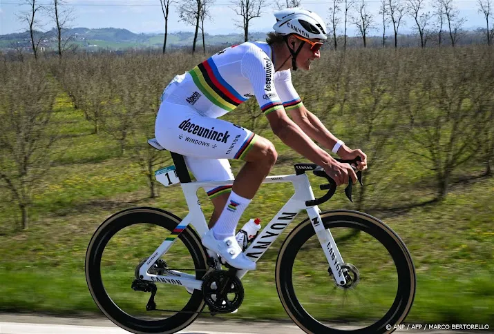 wereldkampioen van der poel tot eind 2028 bij alpecin deceuninck