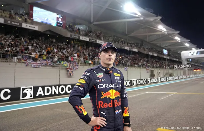 wereldkampioen verstappen start vanaf pole in slotrace formule 1