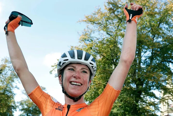 wereldkampioene van vleuten hervat seizoen met zege