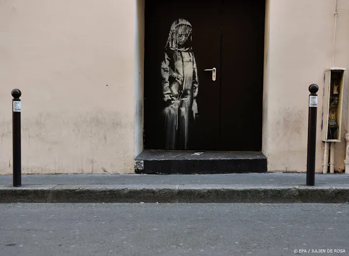 werk van banksy gestolen bij centre pompidou