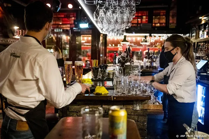 werknemers in horeca krijgen komende jaren meer loon
