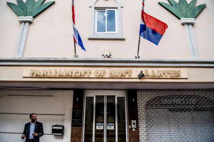wet tegen corruptie sint maarten aangenomen