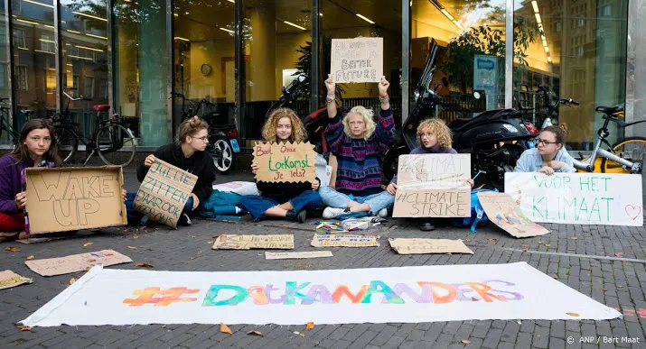 wetenschappers achter klimaatspijbelaars