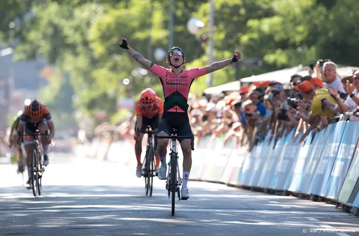 wiebes pakt nederlandse titel op de weg
