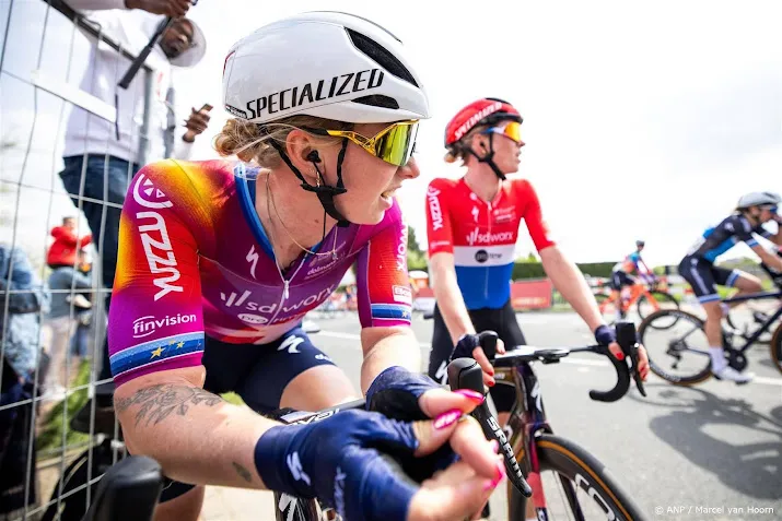 wiebes sprint met overmacht naar ritzege in burgos