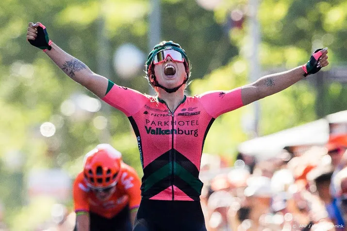 wiebes wint eerste etappe ladies tour