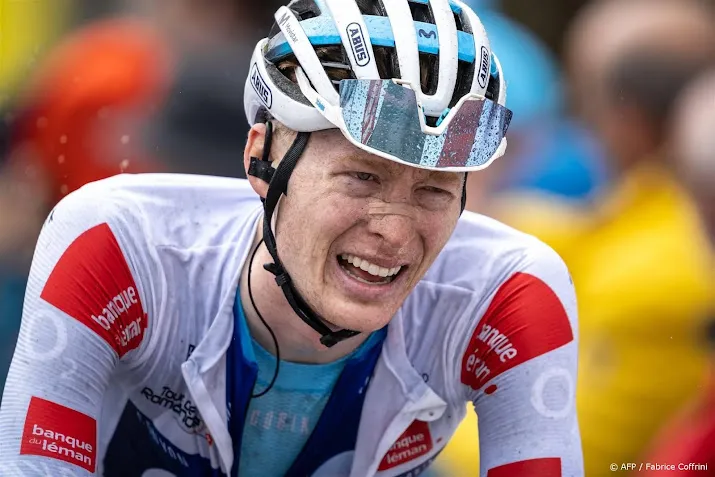 wielerploeg dsm firmenich legt brits talent poole langer vast