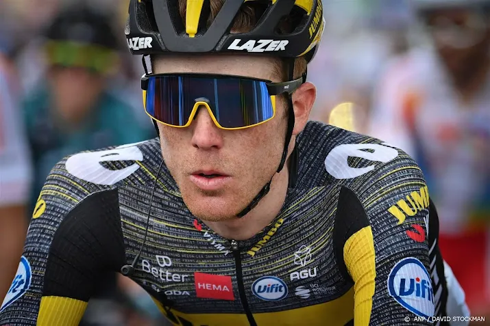 wielerploeg jumbo visma legt routinier kruijswijk langer vast