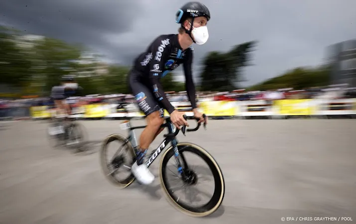 wielerploeg team dsm met arensman bol en tusveld in giro