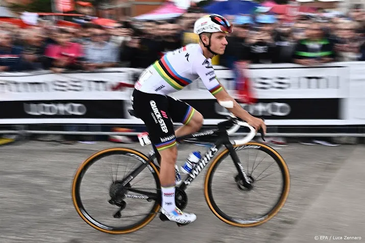 wielerunie uci veroordeelt helikoptervlucht evenepoel in giro