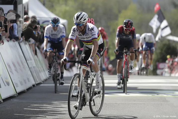 wielrenner alaphilippe na val op trainingskamp en hoopt op tour
